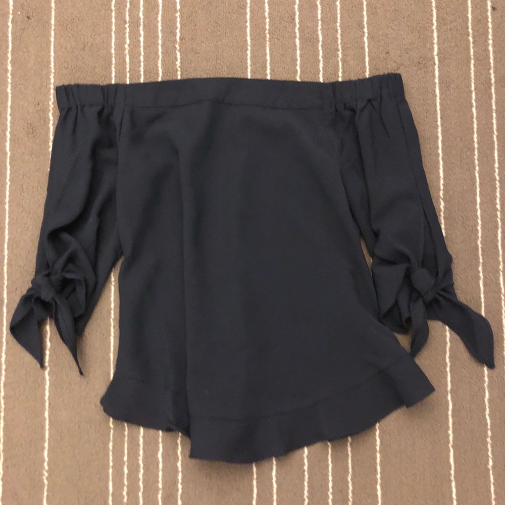 Dailylook Off the Shoulder top with tie sleeves XS